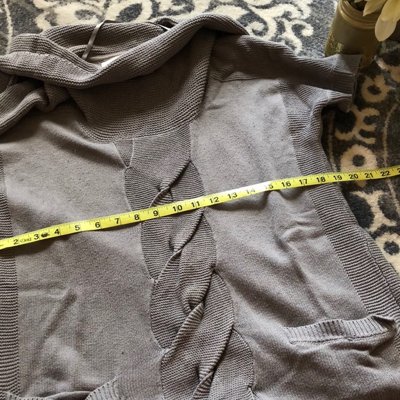 DKNY sweater - Picture 4 of 5